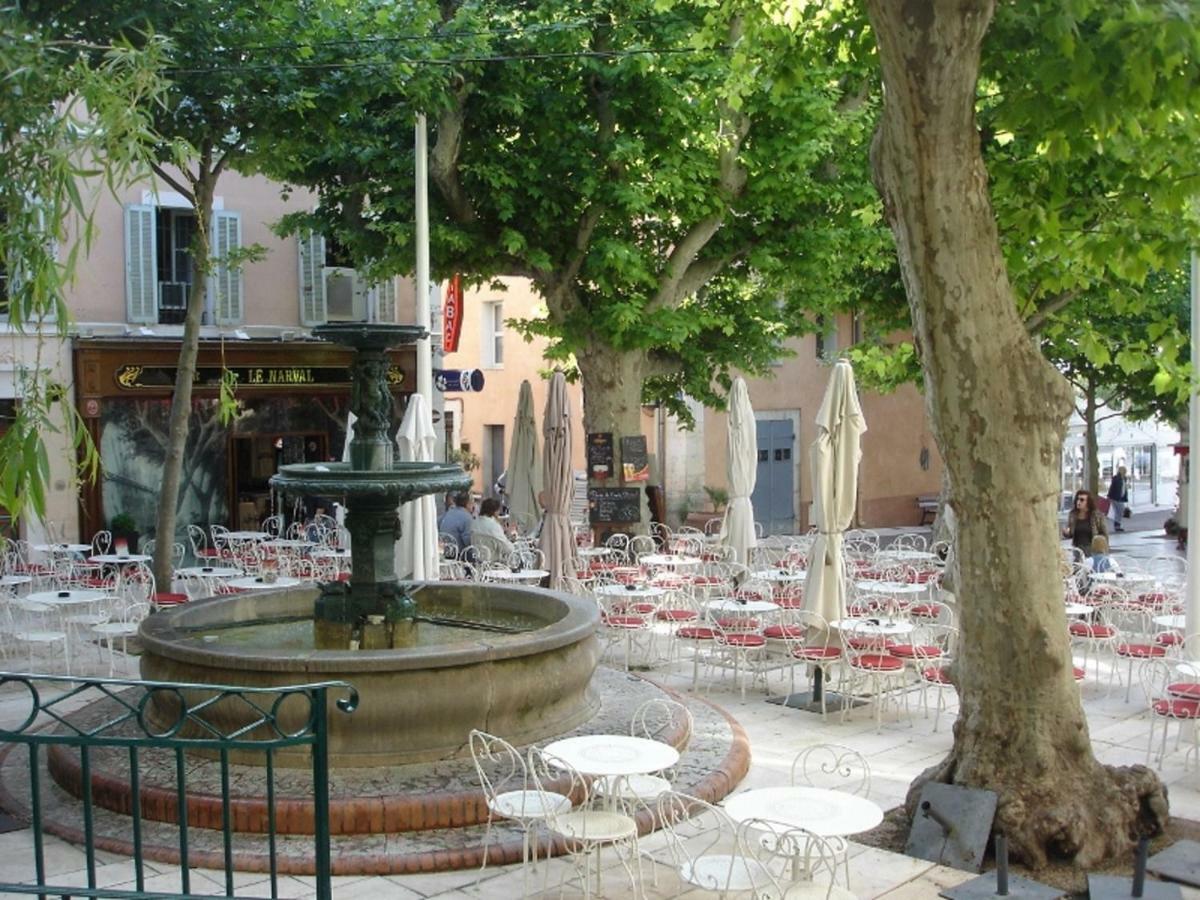 Au Coeur De La Ville Бандол Екстериор снимка